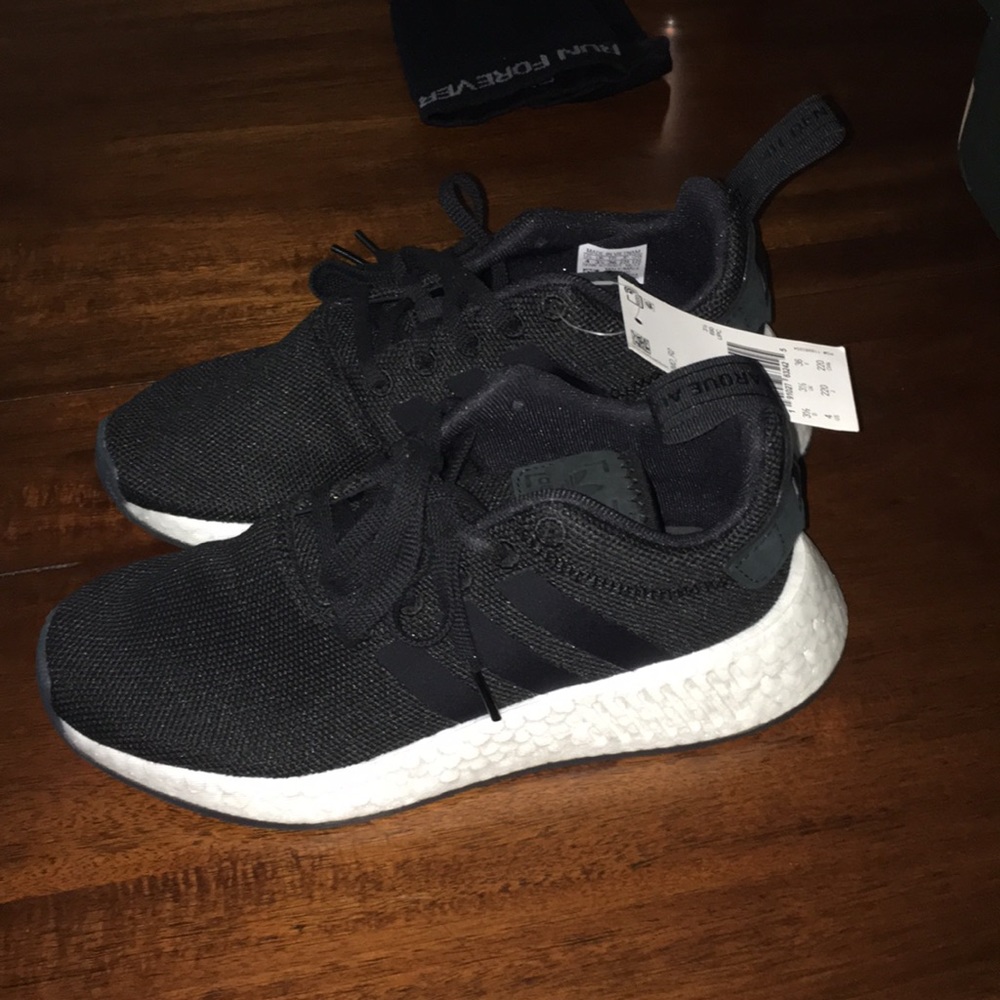NWT adidas R2